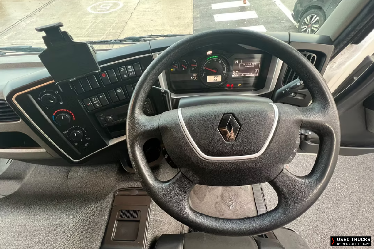 Renault Trucks D Wide 320