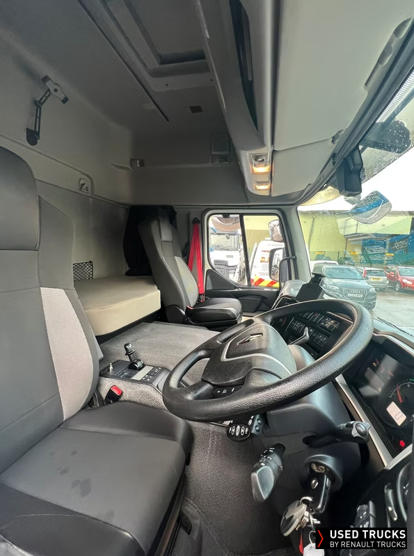 Renault Trucks D Wide 320