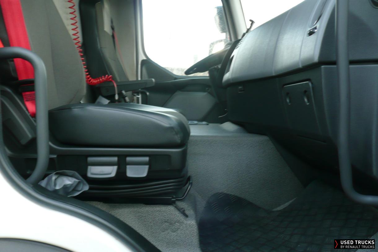 Renault Trucks D Wide 320