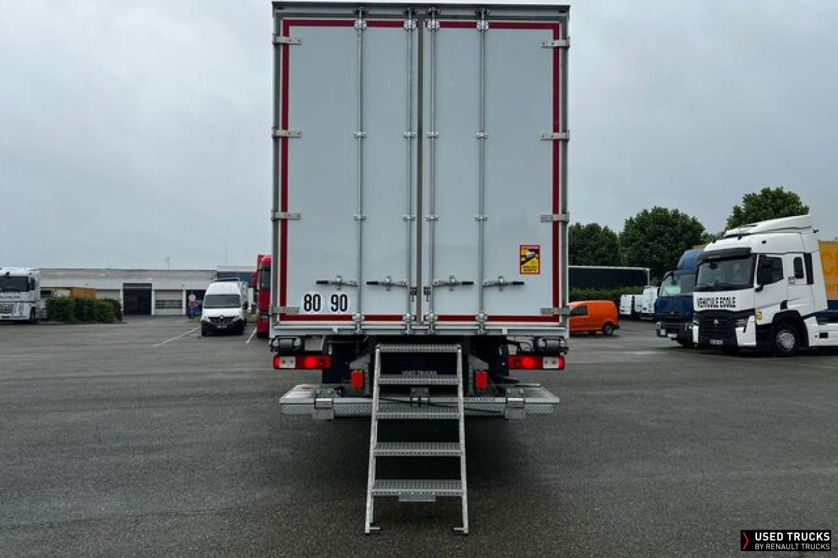Renault Trucks D Wide 320